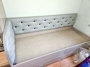 мебель мягкая бу: Односпальная Кровать, Б/у