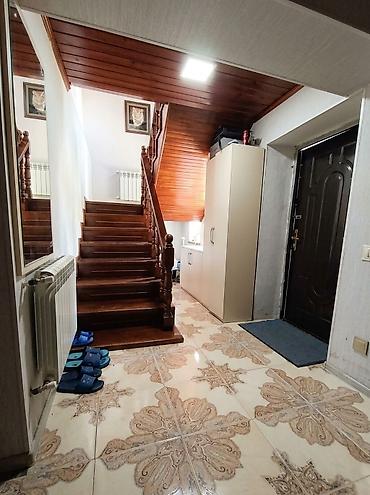 Həyət evləri və villaların satışı: Başlıq: Əmircanda Kupçalı və Təmirli Həyət Evi Satılır! (3 mərtəbə, 4 — 6