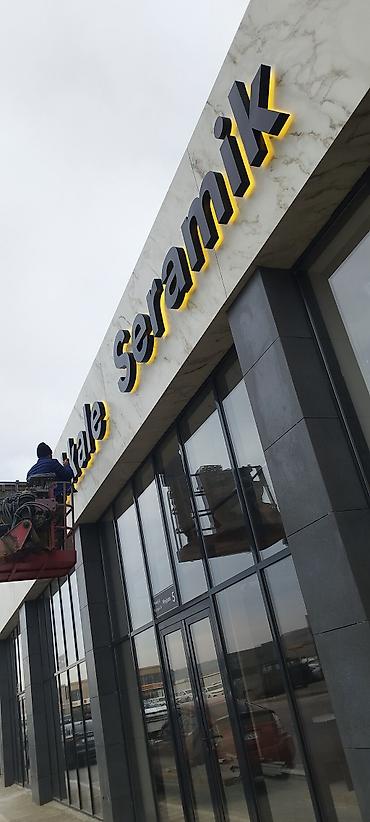 srift: Xidmət: Fasad üçün LED arxa işıqlı həcmli hərflər (reklam lövhəsi) — 2