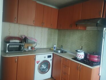 metbex mebili: Kuxna mebeli satılır 180 man.Heç bir problemi yoxdu.Üzerinde