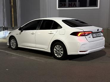 Toyota: Toyota Corolla: 2021 г., 1.8 л, Вариатор, Гибрид, Седан — 6