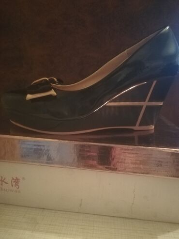 Digər ayaqqabılar: Qadın ayaqqabıları 2 ci əl. Çox az istifadə olunub. Təzə kimi. Bir — 6