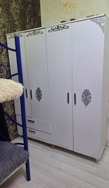 Mebel: İşlənmiş, Qarderob, paltar dolabı