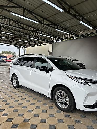 Toyota: Toyota Sienna: 2022 г., 2.5 л, Вариатор, Гибрид, Минивэн — 2