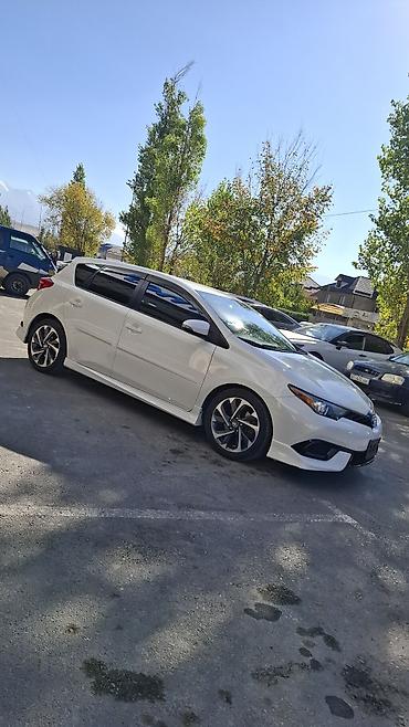 Toyota Corolla: 2016 г., 1.8 л, Автомат, Бензин, Хэтчбэк
