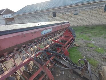 Digər kənd təssərüfat avadanlığı: Kənd təsərrüfatı üçün səpin texnikası – traktorla qoşulan taxıl səpən — 5