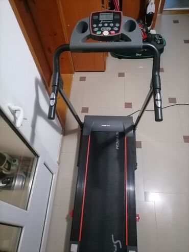 Trake za trčanje: Traka za trčanje Sportstech F10 - Kompaktna električna traka sa — 11
