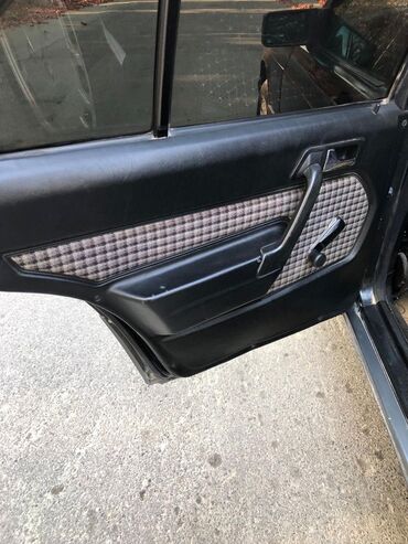 Mercedes-Benz: Mercedes-Benz 190: 2 l | 1990 il Sedan — 12