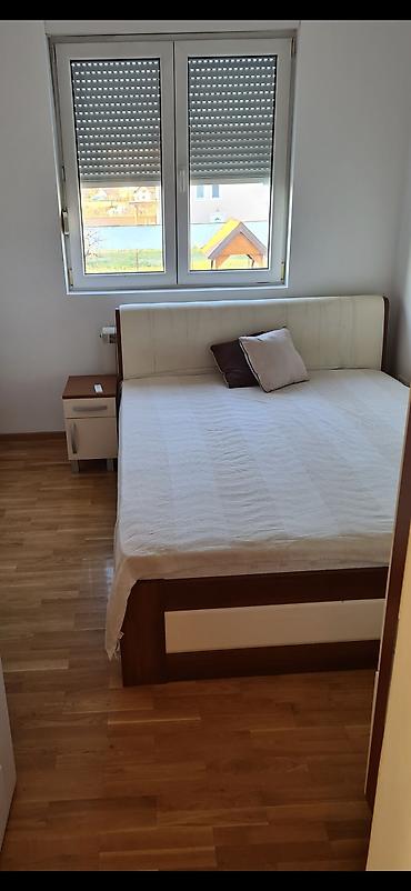 produzivi stolovi: Bračni krevet Jela sa dusekom Prodajem bracni krevet Jela dimenzije — 1