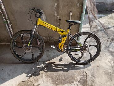 İdman velosipedləri: Sarı rəngdə, "TODA" markalı, qatlanan dağ velosipedi. Velosiped həm