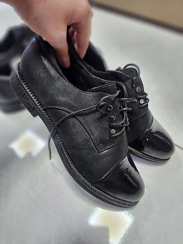 Кроссовки и спортивная обувь: Распродажа фирменных вещей много чего в наличии от 500с почти вся — 9