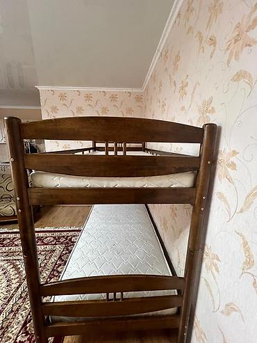 bunk bed: Двухъярусная кровать из массива дерева с двумя матрасами - Материал — 3