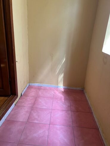 Uzunmüddətli kirayə mənzillər: Kirayə verilən mebel ilə təchiz olunmuş mənzil - Plan: geniş zal və 2 — 18