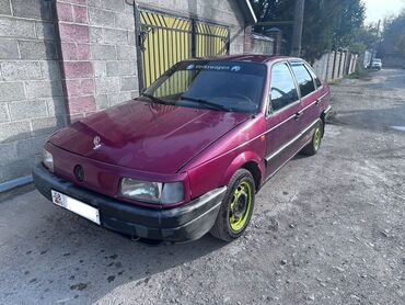 Volkswagen: Volkswagen Passat: 1988 г., 1.8 л, Механика, Бензин, Седан