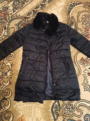 кожаная куртка: Qadın kurtkasi L_xl razmer 40_42 beden. Cox super