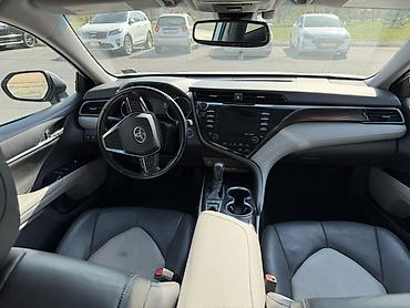 таблетка на 15: Toyota Camry: 2020 г., 2.5 л, Автомат, Гибрид, Седан — 6