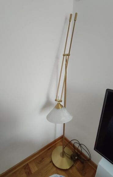 lampe: Podna lampa, Upotrebljenо