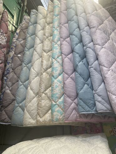 Постельное белье: Одеяло 
Двухспальный 
Цвета разные 
Оптом