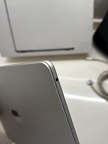 Apple MacBook: Apple MacBook Air M3 Məlumatları şəkildə yükləmişəm. Ekranda qoruyucu — 17