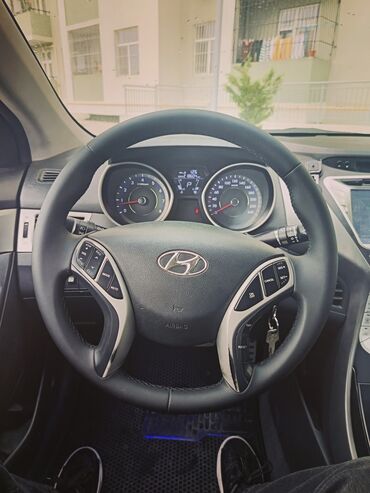 Hyundai: Hyundai Elantra: 1.8 l | 2011 il Sedan — 19