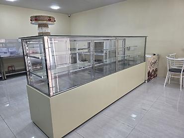 Şüşə vitrin – kafe, şirniyyat evi, çörəkxana və marketlər üçün - Ön