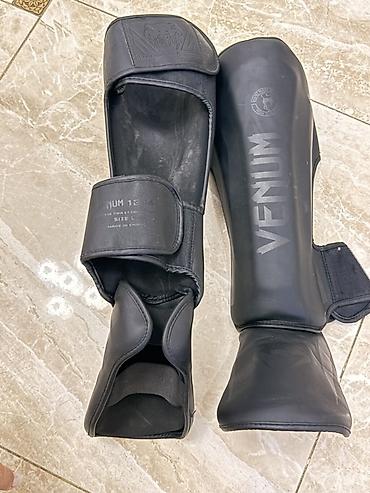 Boks aparatları: Venum markalı tibia və ayaqüstü qoruyucu (shin guard) dəsti. - Model — 1
