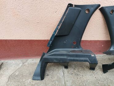 Auto delovi: Nosači zadnje police gepeka Lada Niva 21213,21214. Polovno, ocuvano — 2