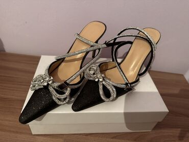 tək qaş uzuk qiymətləri: Туфли, Размер: 39, цвет - Черный, Б/у at lalafo.az tək qaş uzuk qiymətləri: Туфли, Размер: 39, цвет - Черный, Б/у