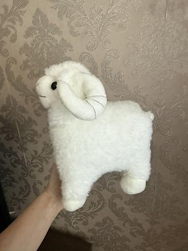oyuncaq avtomat: Ağ qoç formasında plyuş oyuncaq - Material: yumşaq və sıx plyuş — 3