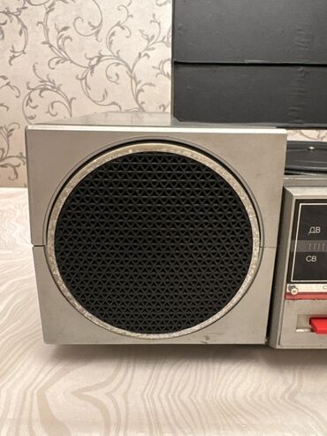 Musiqi mərkəzləri: Vef-300 Stereo kombinə edilmiş musiqi mərkəzi Xüsusiyyətlər: - Vinil — 7