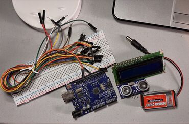ноутбук thinkpad: Arduino UNO + батарейка к нему, жидкокристаллический (LCD) дисплей