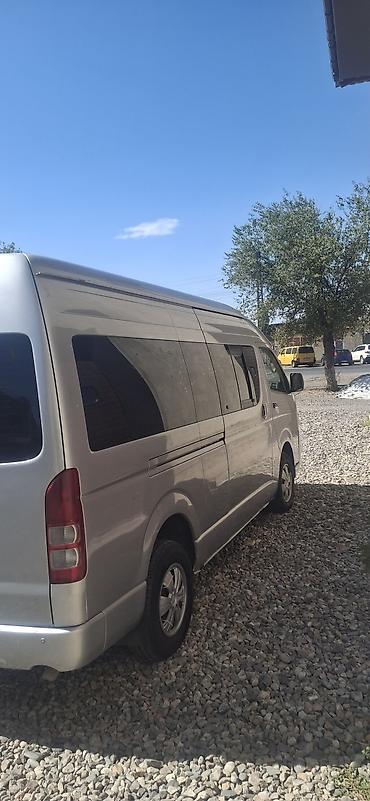 мото зонтик: Toyota Hiace: 2005 г., Бус — 2