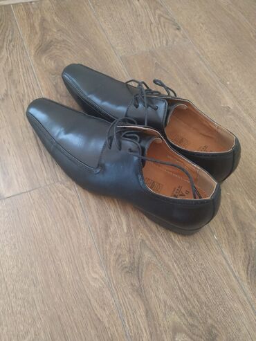 98 oglasa | lalafo.rs: Nove kožne muške cipele, kupljene u Parizu 100 % hand made Unutrašnje