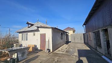 Продажа коттеджей и домов: 🏠 Срочно продаётся дом в Ак-Ордо 3 📐 Площадь дома: 50 м² 🌿 Участок: 4 — 1