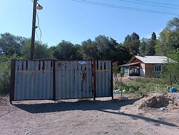 Продажа коттеджей и домов: Продается добротный дом с большим сараем и навесом. Идеально подходит — 13
