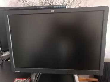 Monitorlar: HP LCD Color Monitor Model: L1908w 19-düym ekrandır. Əla işləyir heç