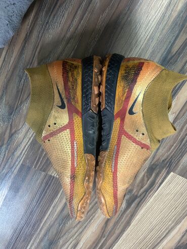 кроссовки токио: Сороконожки Nike Phantom
40-41 размер