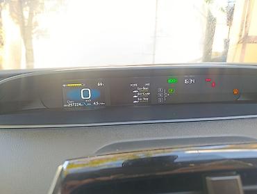 Toyota: Toyota Prius: 2022 г., 1.8 л, Автомат, Гибрид, Хэтчбэк — 2