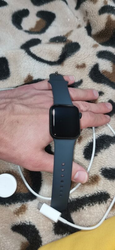 Apple Watch: Заряд 100% Apple Watch SE (2 поколение) 40 мм - оригинал Состояние