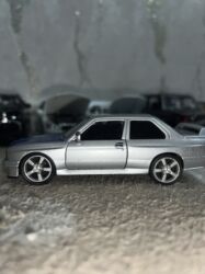 машина игруш: Продам игрушечную металическую Машину ДВЕРИ ОТКРЫВАЮТЬСЯ ЭТО МАШИНА