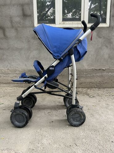 chicco light way: Коляска, цвет - Голубой, Б/у