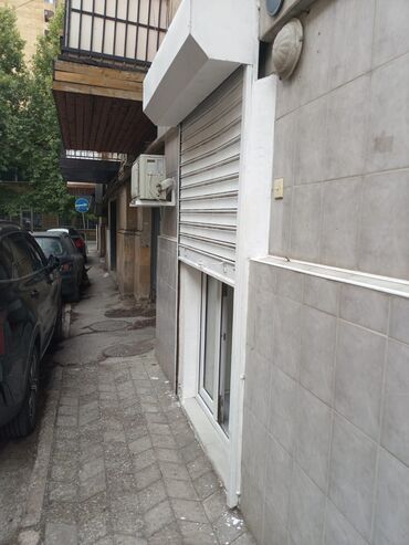 Ofislər: Qış parkının yaxınlığında Geniş ofis icarəyə verilir. Parking — 10