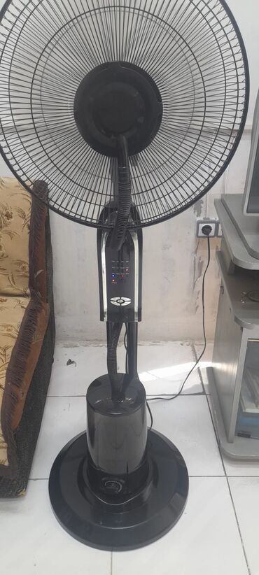əl ventilyatoru: Ventilyator Döşəməüstü, Pərli