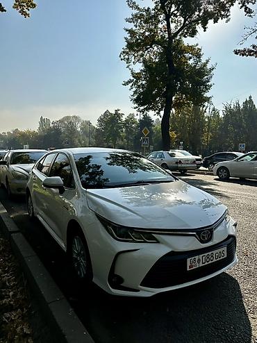 Toyota: Toyota Corolla: 2022 г., 1.8 л, Вариатор, Гибрид, Седан — 3