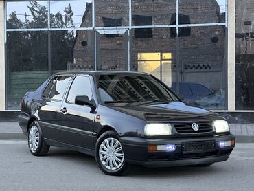 volkswagen passat b8: Volkswagen Vento: 1993 г., 1.8 л, Механика, Бензин, Седан