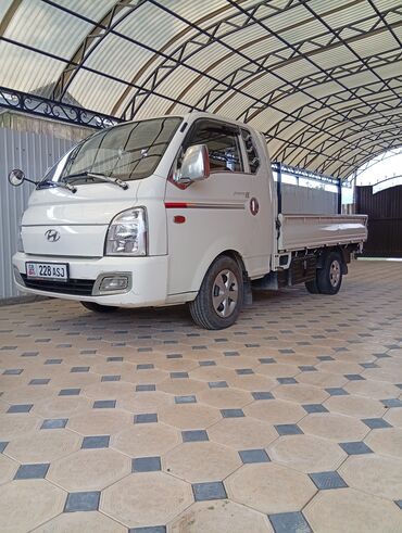 купить машину в рассрочку от собственника: Hyundai Porter: 2017 г., 2.5 л, Механика, Дизель