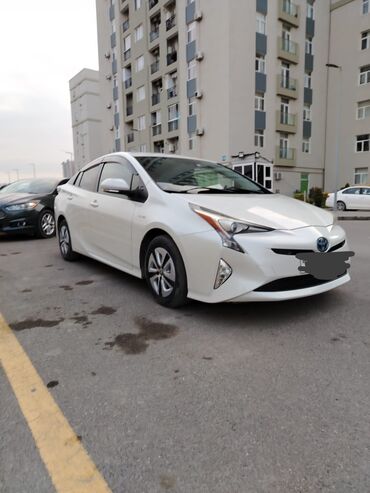 Toyota: Toyota prius 50 kuza.Hazir kreditdedir.11500 ilkin odenis.7 ayi