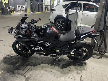 kawasaki ninja: Kawasaki Ninja, черный спортивный мотоцикл с фирменными белыми — 2
