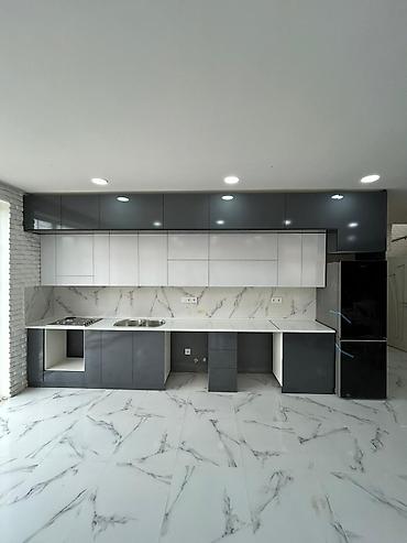 Sifarişlə mətbəx mebeli: Sifarişlə mətbəx dəsti, Özü çəkən petlələr, Mat laminat, Kredit var, Pulsuz çatdırılma — 13