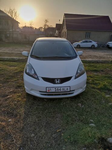 Honda: Honda Fit: 2013 г., 1.5 л, Автомат, Газ, Седан